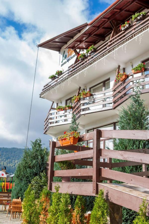 Hotel La Dolce Vita Zărneşti Exteriör bild