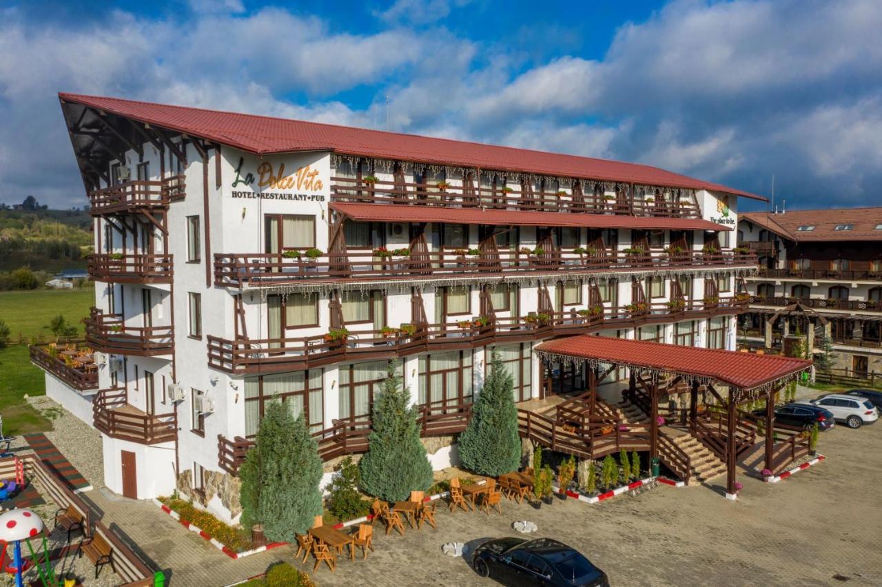 Hotel La Dolce Vita Zărneşti Exteriör bild