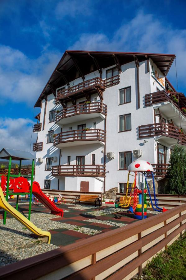 Hotel La Dolce Vita Zărneşti Exteriör bild
