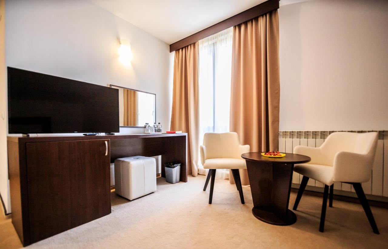 Hotel La Dolce Vita Zărneşti Exteriör bild