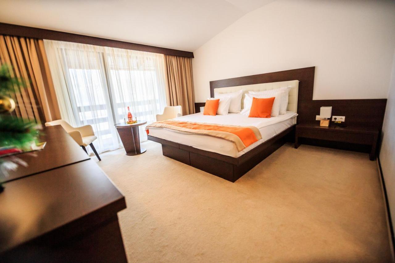 Hotel La Dolce Vita Zărneşti Exteriör bild