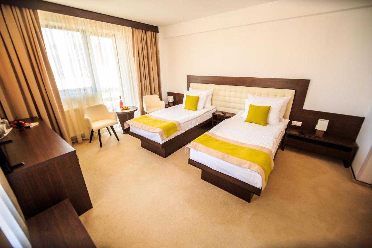 Hotel La Dolce Vita Zărneşti Exteriör bild