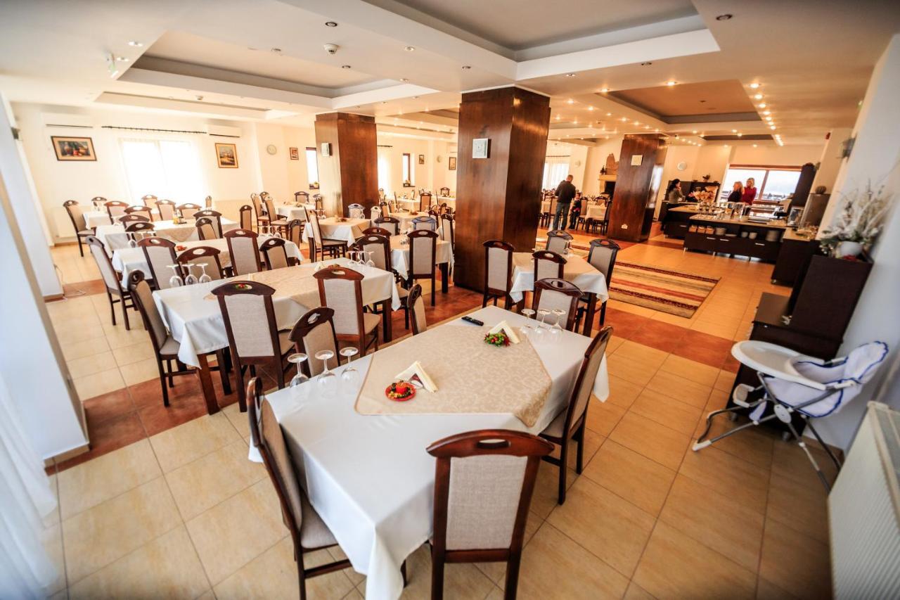 Hotel La Dolce Vita Zărneşti Exteriör bild